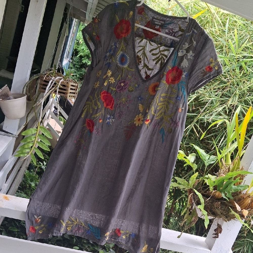 Embroidered Floral Gray short dress